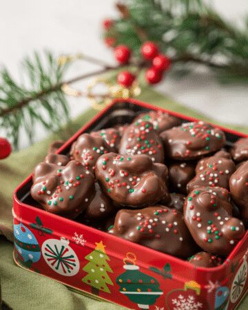 Holiday chocolate clusters, slow cooker Christmas candy, crockpot dessert recipes, easy festive candy, chocolate peanut clusters, no-bake Christmas treat.